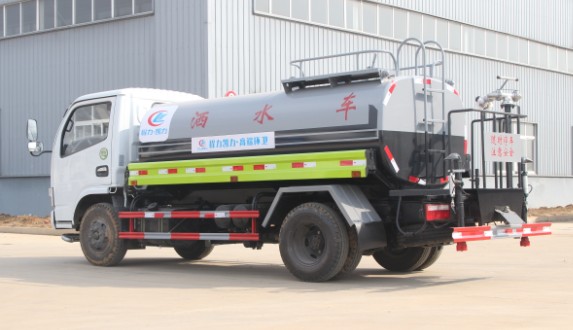 東風小多利卡灑水車（程力標準化罐體）高清圖片