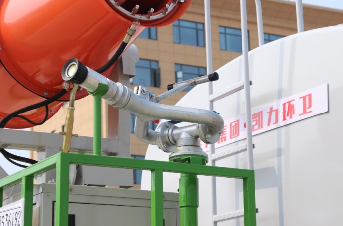 東風多利卡D9灑水車帶霧炮(圓罐)高清圖片 東風多利卡D9灑水車帶霧炮(圓罐)高清圖片