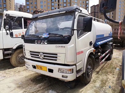 二手帶手續(xù)9噸灑水車轉(zhuǎn)讓,18年的車,玉柴150馬力!