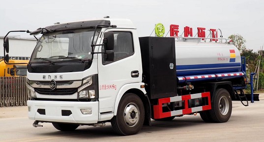 小型灑水車廠家報(bào)價(jià)_5方純電動(dòng)小型灑水車3