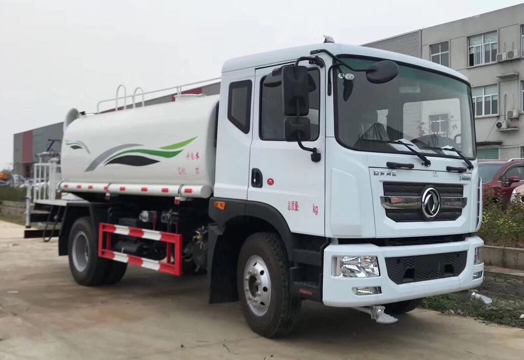 其他廠家灑水車外形 其他廠家灑水車外形