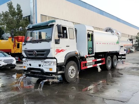 50-120米重汽斯太爾后雙橋抑塵車 50-120米重汽斯太爾后雙橋抑塵車