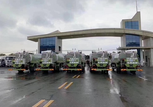 發(fā)往雄安新區(qū)的12輛程力重工高端灑水車發(fā)車圖片 發(fā)往雄安新區(qū)的12輛程力重工高端灑水車發(fā)車圖片