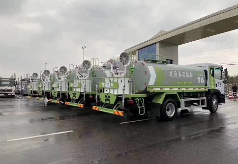 發(fā)往雄安新區(qū)的12輛程力重工高端灑水車發(fā)車圖片 發(fā)往雄安新區(qū)的12輛程力重工高端灑水車發(fā)車圖片