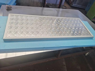 消防車翻轉(zhuǎn)折疊腳踏板 消防車翻轉(zhuǎn)折疊腳踏板