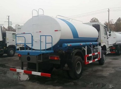 ���ڰ�4X4ȫ�Ӻ���13����ˮ܇�෽λ�DƬ