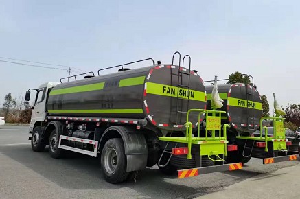 ����20���|�L���\С���S��ˮ܇�෽λ�DƬ