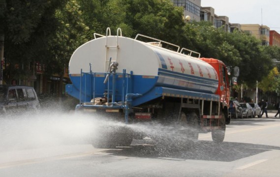 環衛灑水車圖片