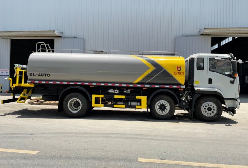 國六大運(yùn)新款致勝小三軸20方灑水車 國六大運(yùn)新款致勝小三軸20方灑水車